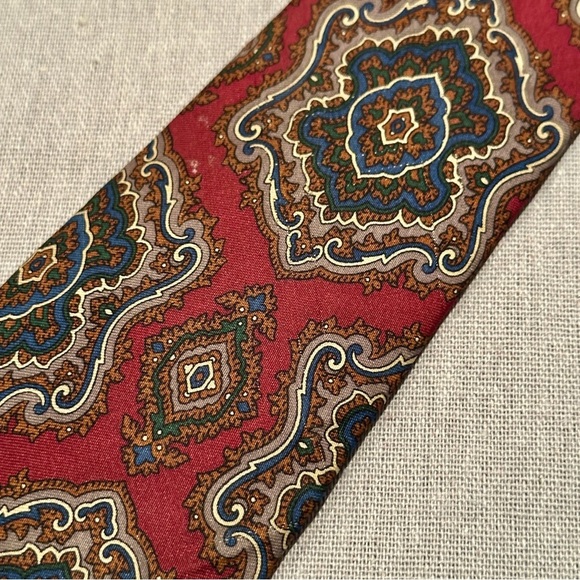 Tommy Hilfiger dark red necktie, 100% silk, multicolor, medallion pattern - Picture 5 of 7
